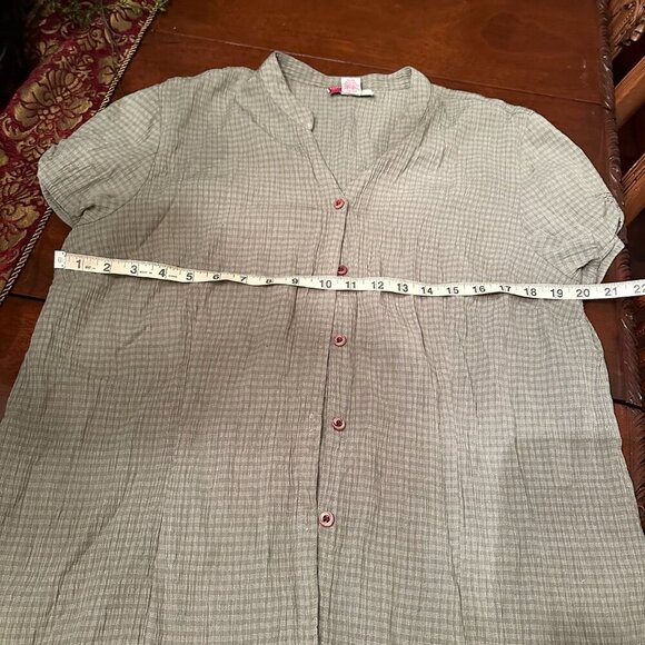 Green Blouse, Perfect for Spring/Summer - Picture 4 of 4